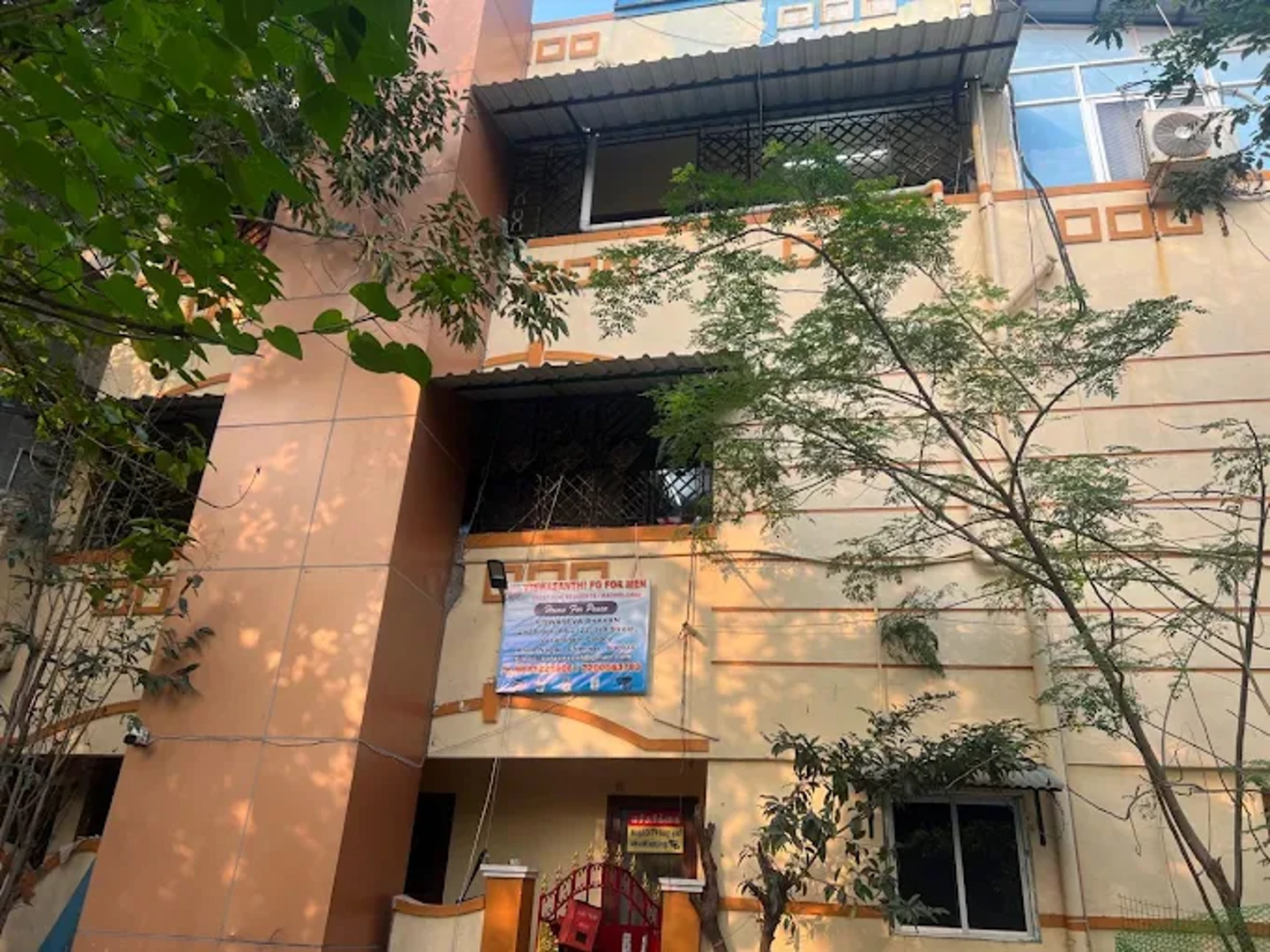 Viswasanthi Pg For Men — PG accommodation in Anna Nagar, Chennai