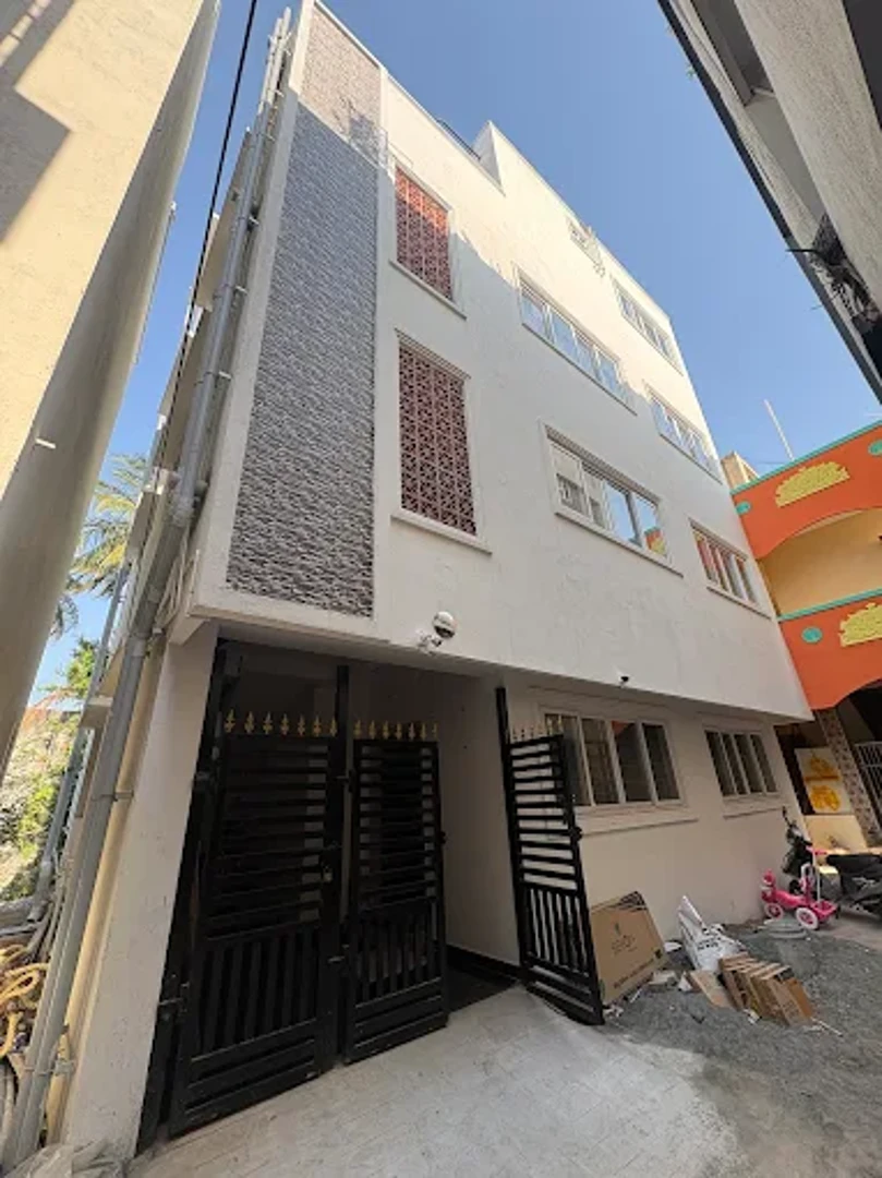 Vennila Men's PG — PG accommodation in near Ramachandra Hospital, Chennai