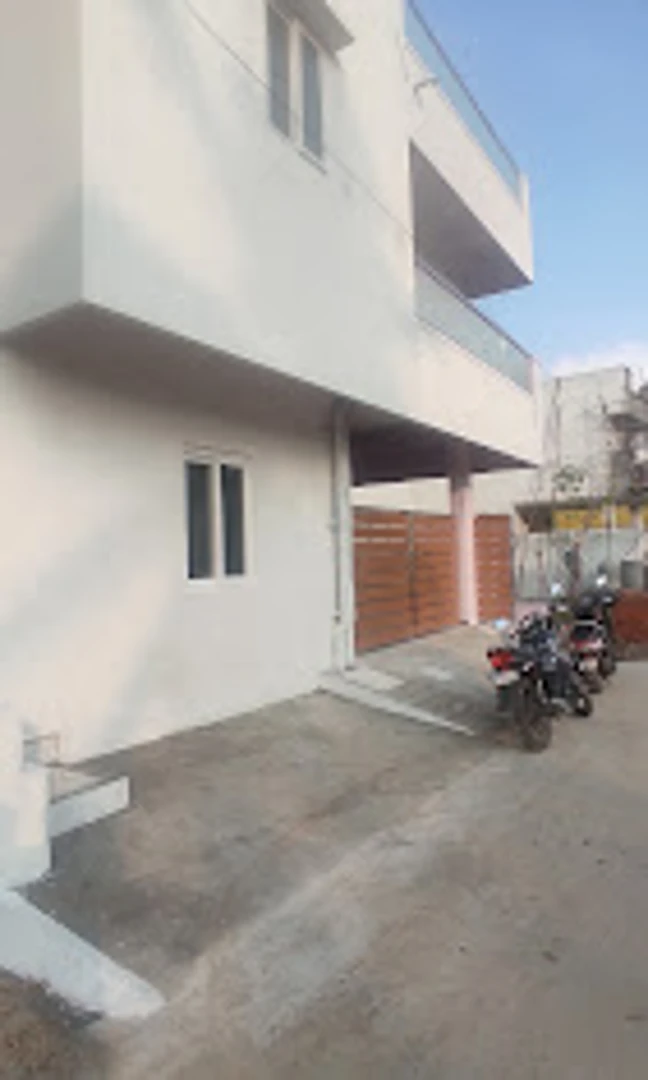 Ishika gents pg for RNR — PG in Sholinganallur, Chennai