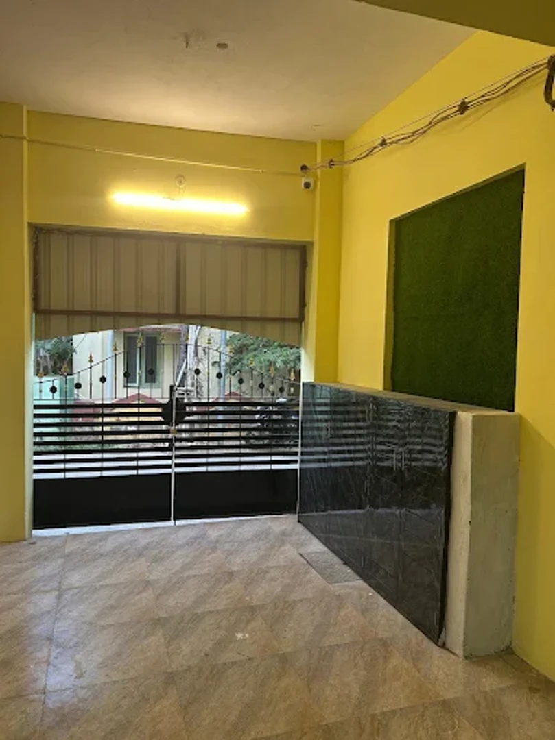Ponni Women's Hostel and PG — PG accommodation in Karumandapam, Trichy