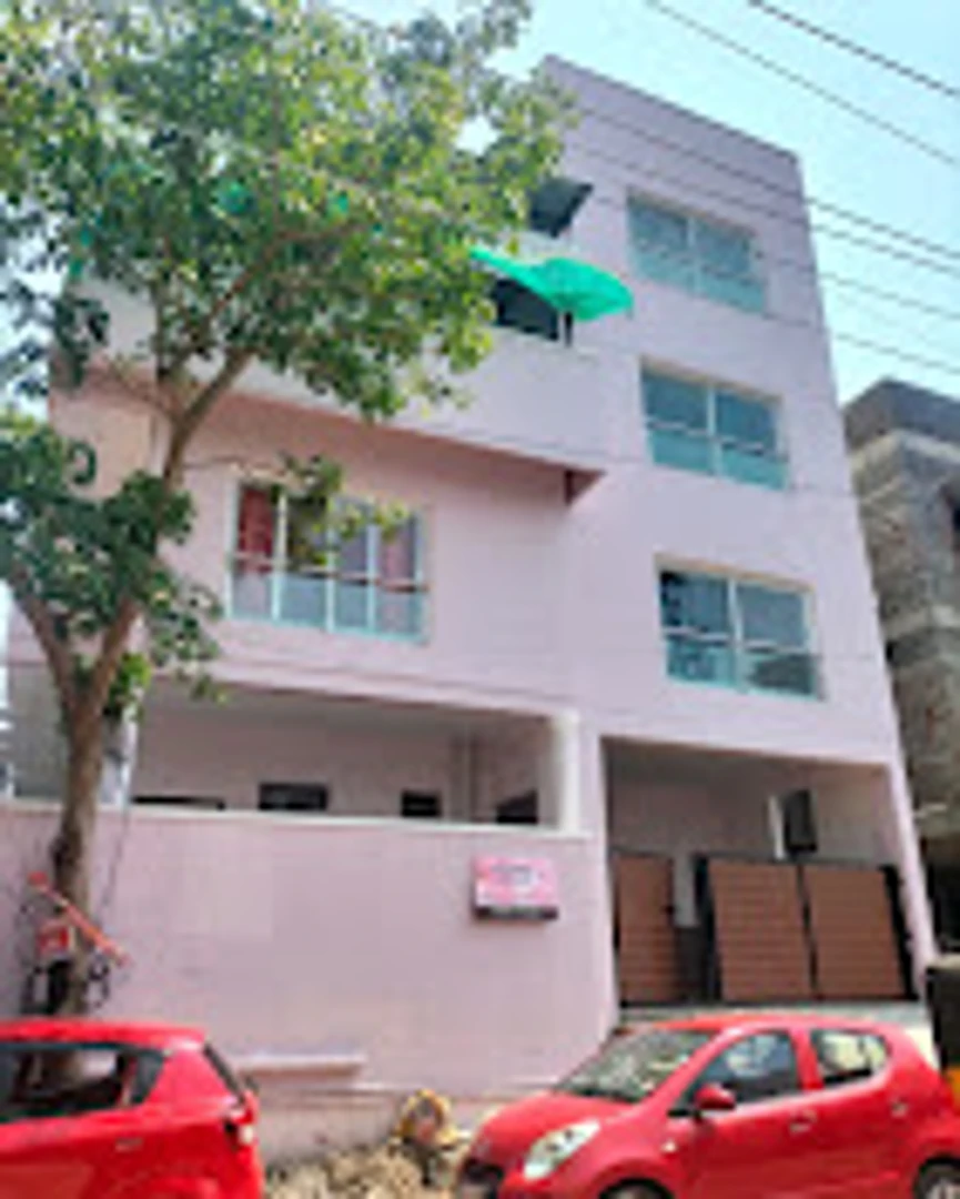 Varnikaa womens PG — PG accommodation in Thoraipakkam, Chennai
