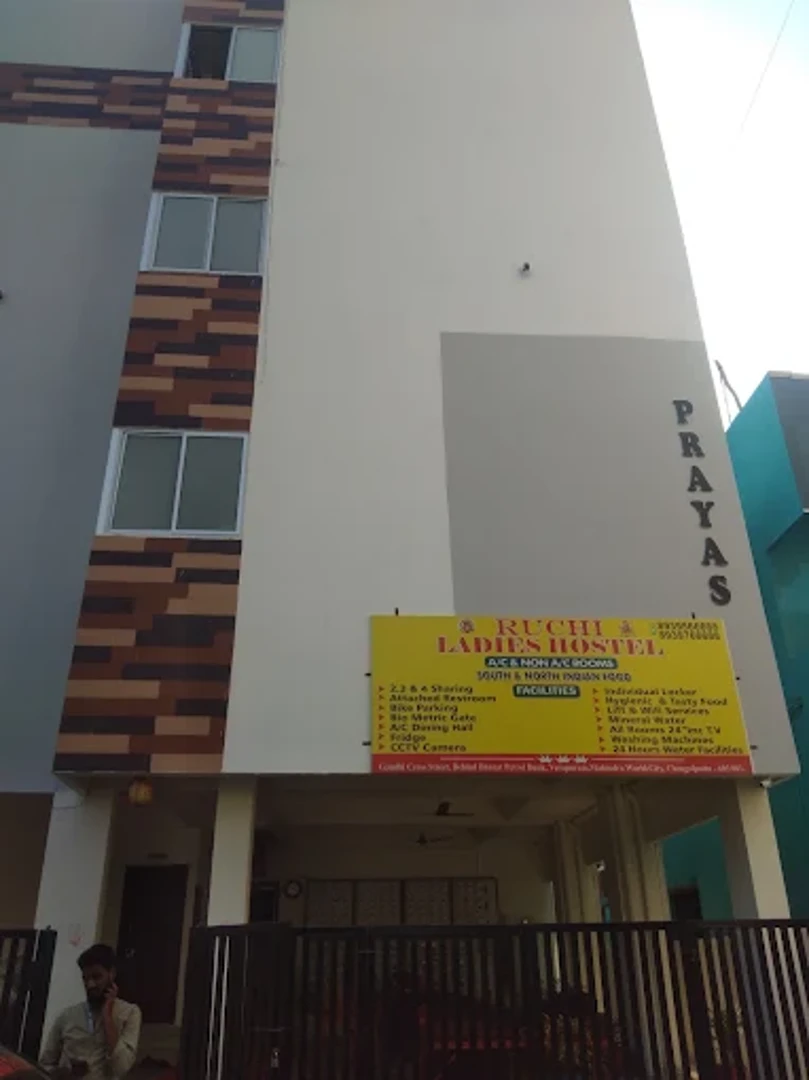RUCHI LADIES HOSTEL _CHENGALPATTU — PG accommodation in  Veerapuram, Chengalpattu, 